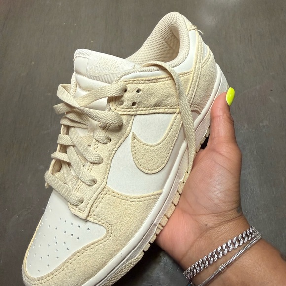 Nike Cream and White Women's Sneakers - Picture 3 of 3